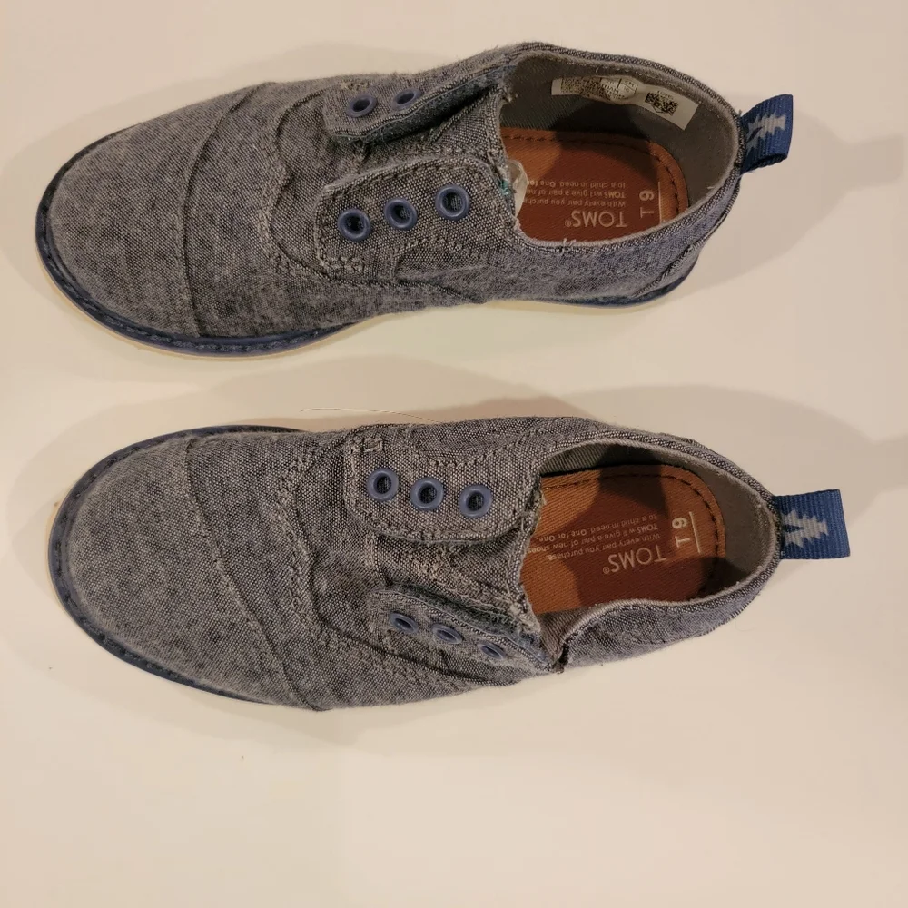 Tom's boys chambray wingtip oxford slip on dress up shoes canvas size 9